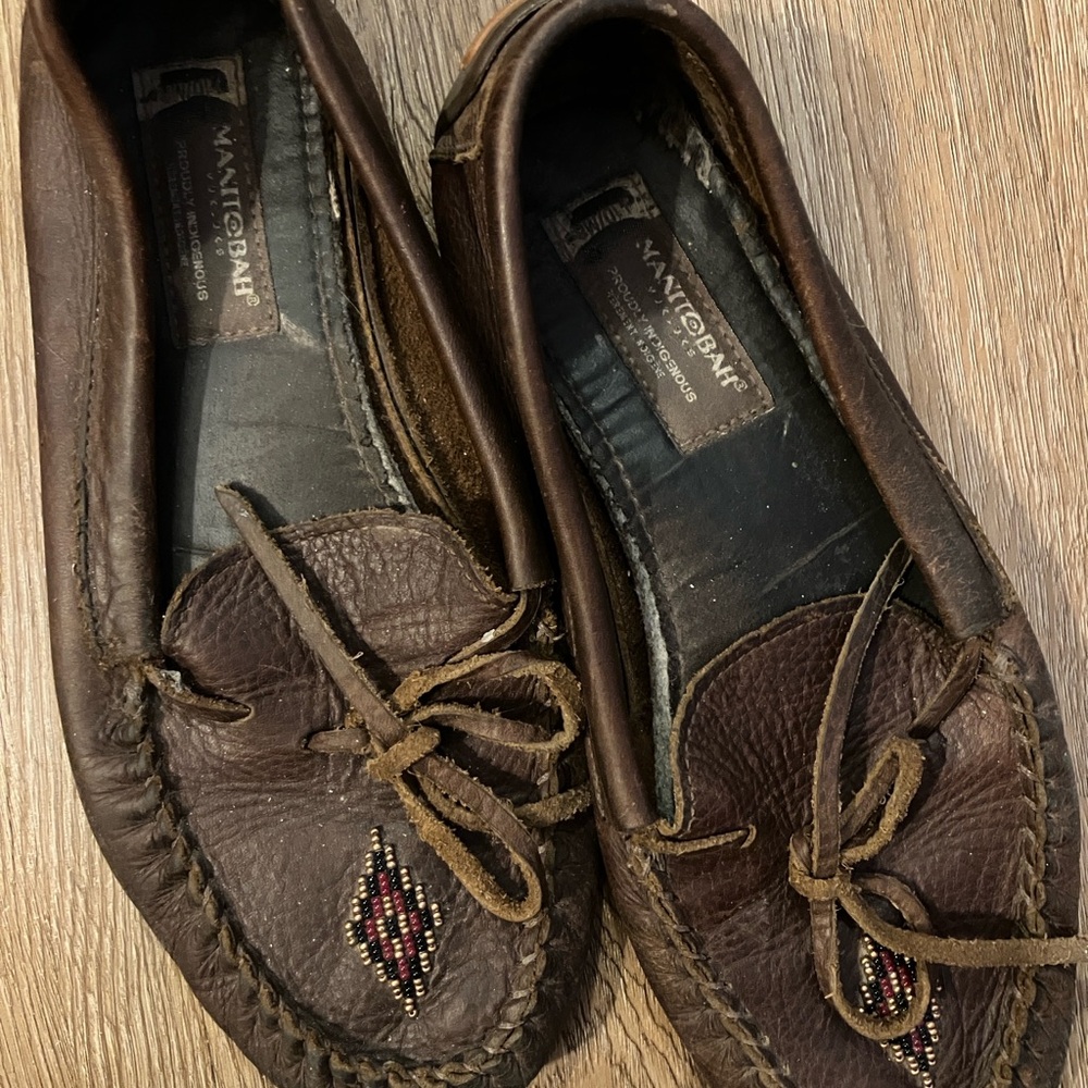 Manitobah Women's Brown Leather Moccasins